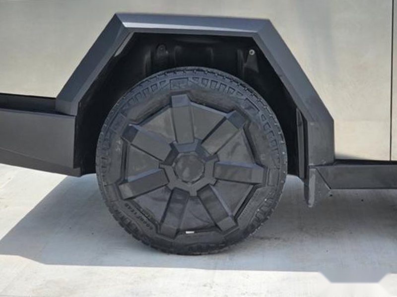 接近量产状态 特斯拉Cybertruck赛博皮卡实车曝光