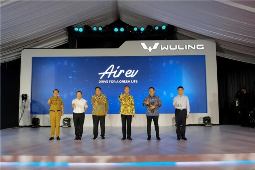 卉眼识车｜五菱新能源走向世界！全球车Air ev首站登陆印尼