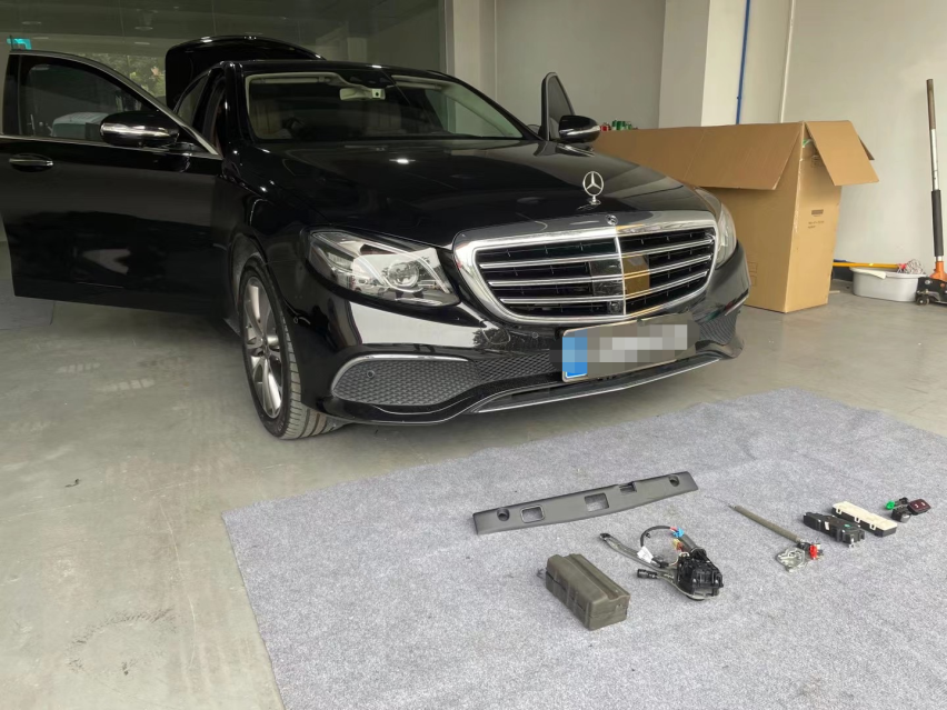 新款奔驰E350e加装原厂电动尾门案例