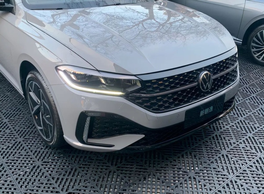 上半年最好卖的中型车：凯美瑞排第一，特斯拉Model 3只能排第九