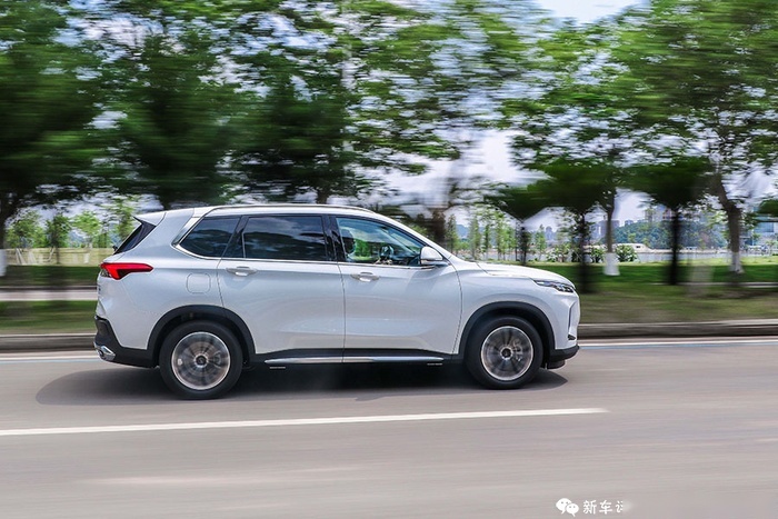 上汽 EUNIQ 6 插电混动：有电的感觉甚好，没电就…