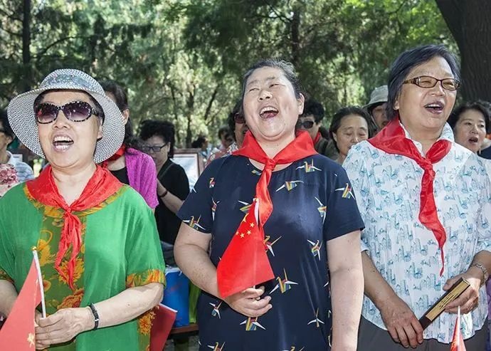 这台车提速能干掉保时捷，无框玻璃轿跑造型卖10万却无人问津