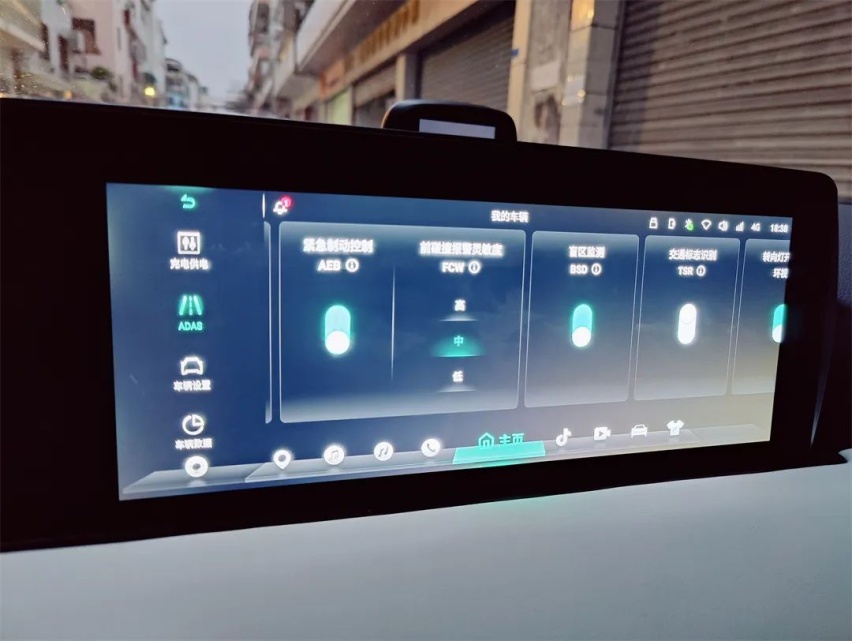 独立试驾哪吒U Pro：想要闷声发大财，没诚意是不行的