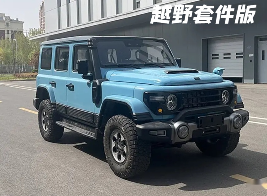 终于进化到现代！北汽制造212内饰曝光，主流配置配齐
