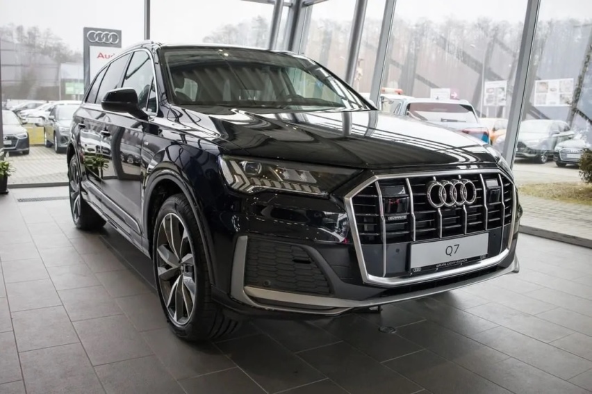 新款奥迪Q7来了，入门69万起，网友：想赢GLE和X5，必须先改外观