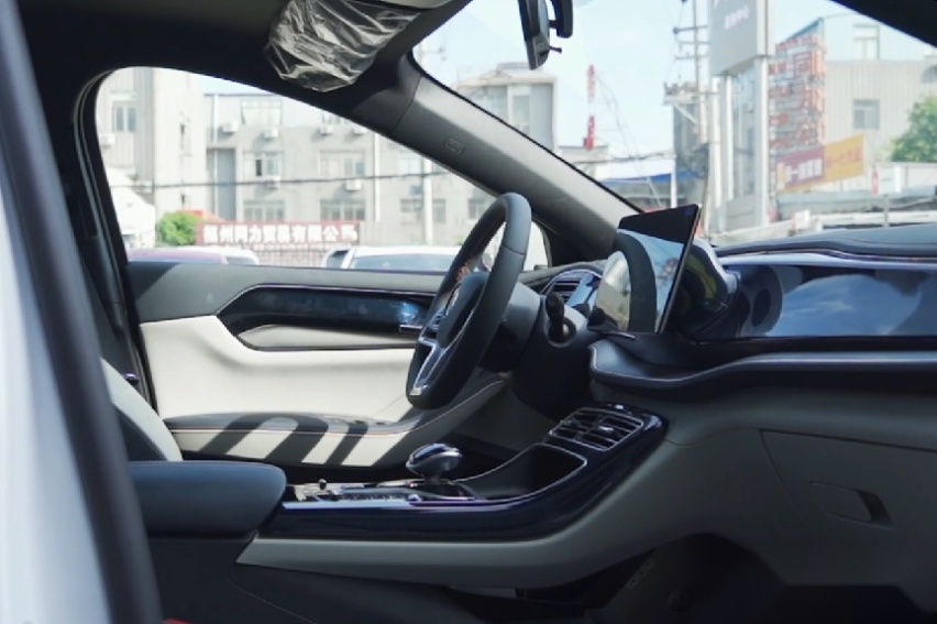 实拍秦PLUS EV，最长续航600km，十万级纯电轿跑的不二之选？