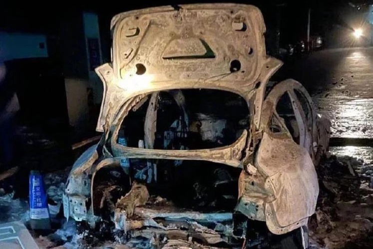 Model 3车主注意了，千万不要蹭底，否则有可能自燃
