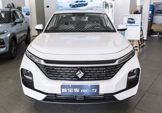 新宝骏的轿跑,科技感不输奥迪A4L,轴距2米7,5万多都能买