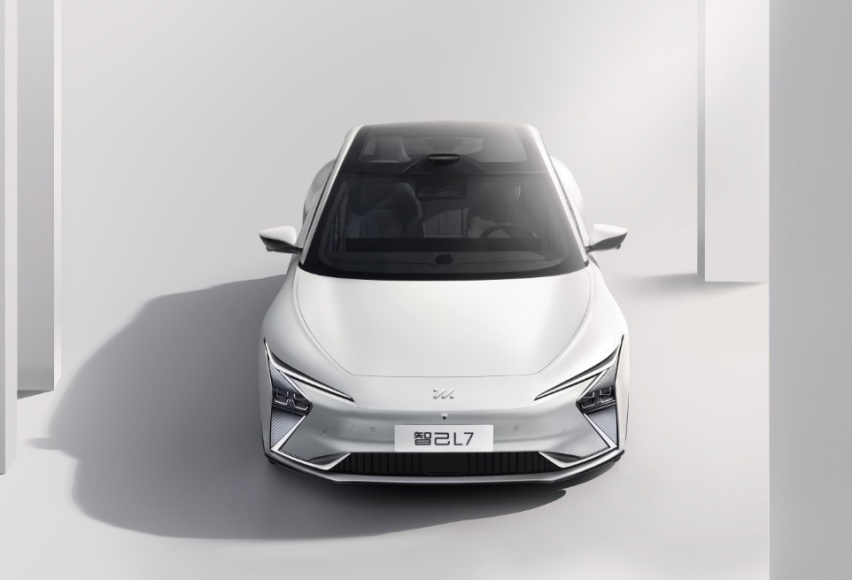 新势力的“7”字比拼，智己L7和蔚来ET7谁能出圈？
