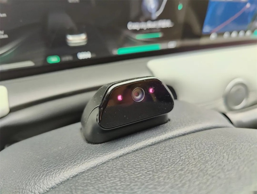 独立试驾哪吒U Pro：想要闷声发大财，没诚意是不行的