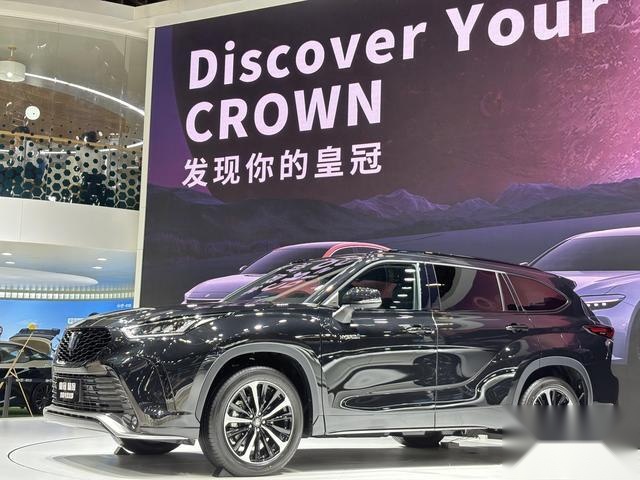 跨越半个世纪的豪华 一汽丰田携皇冠全系新品亮相粤港澳车展