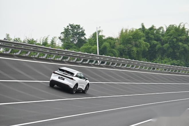 1120km综合续航，增程车也有驾驶乐趣？深蓝S7增程版动态体验