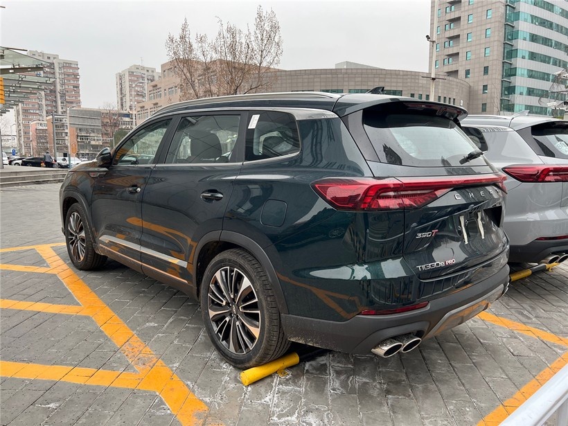 国货当自强，15万落地7座SUV，吉利豪越L对比奇瑞瑞虎8 PRO