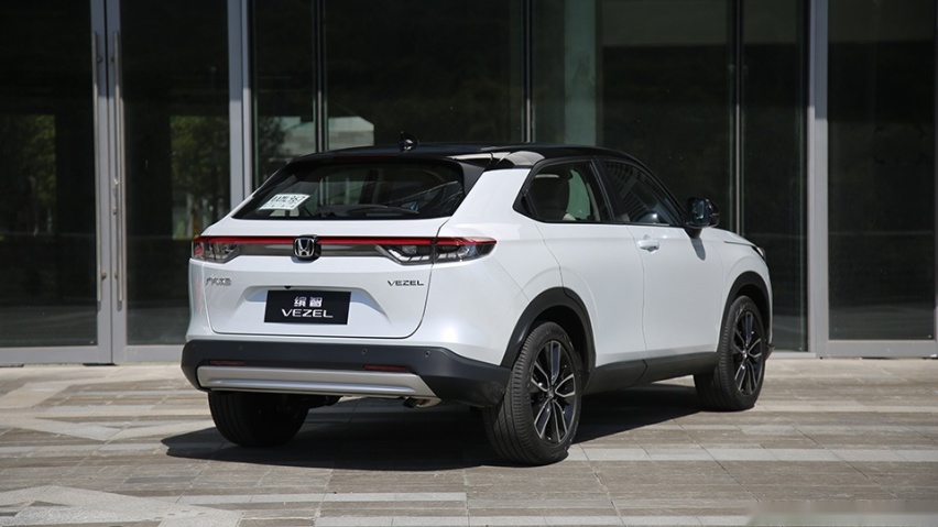 预算15万买小型SUV，内外大改空间变大，全新缤智中配更值？