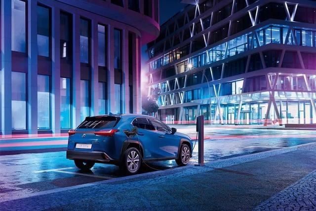 售价36.2万起，NEDC续航400km，全新UX300e