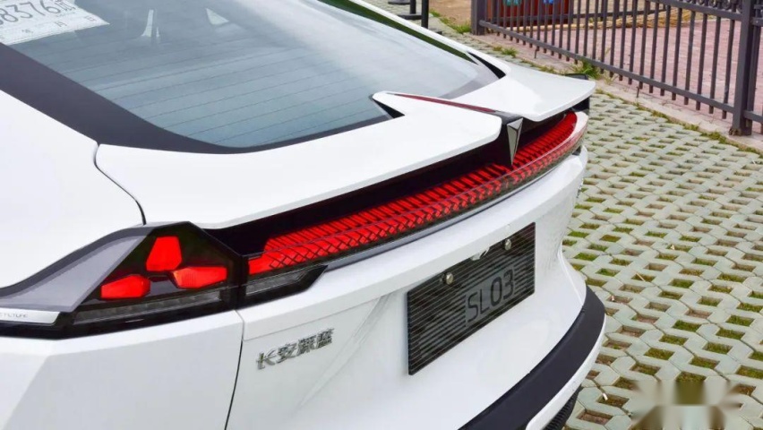 比Model 3便宜10万!长安深蓝SL03值不值?