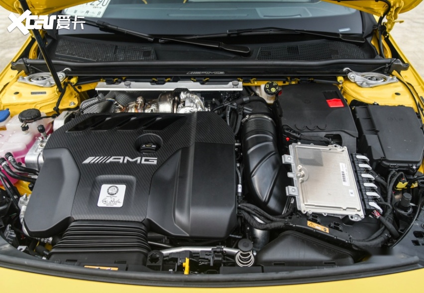 0t直列四缸双涡轮增压发动机,最大马力421匹,最大扭矩500牛·米,配备