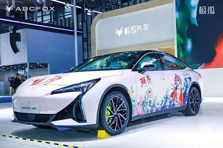 让一家人爱上出行 极狐家族齐聚金陵