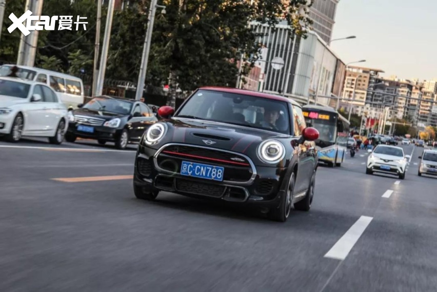 买回来第一步改排气换轮胎！直男试驾MINI JCW