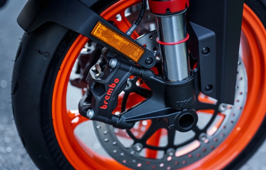 KTM发布2025款990 Duke R