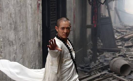 跟着李连杰混成好莱坞巨星，他撞脸郭达都能火，买车独爱奥迪！