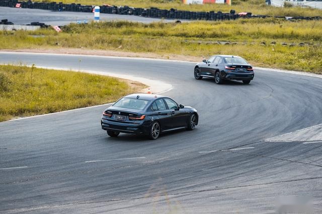 BMW 330i M运动曜夜版再次热血迎战