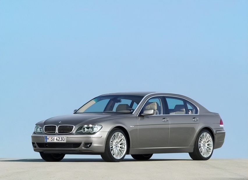 拒绝“墨守成规”，创新纯电动BMW i7又突破了哪些想象？