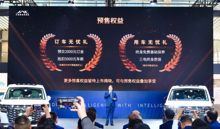 赏鑫·粤目：什么是电混MPV市场标杆？21.99万起预售的瑞风RF8