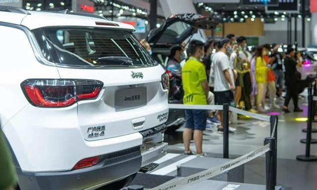 Jeep大切诺基携手Timberland，车辙与脚印重合重新注解“探索”