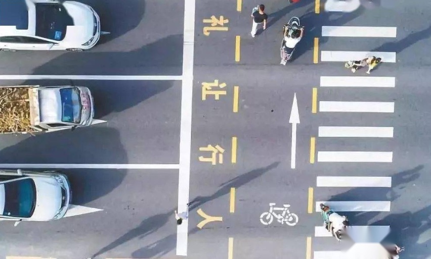 专家再提建议，行人素质太低，“礼让行人”应该取消！车主怎么看