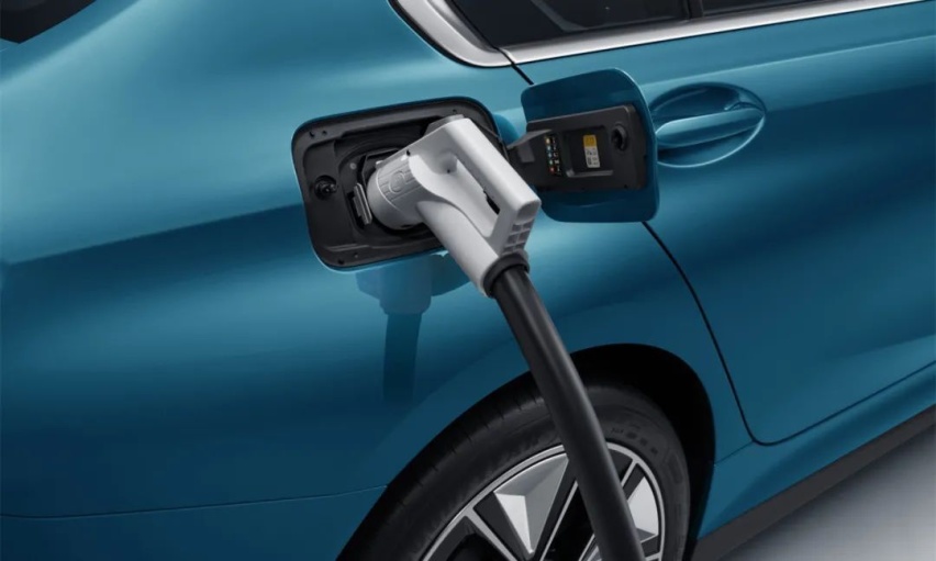 全新宝马i3下线、赛博摩卡专利图曝光…