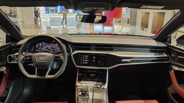 无框车门+大溜背，配3.0T V6动力，实拍新款上汽奥迪A7L