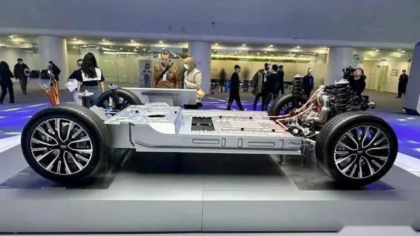 奇瑞和吉利都用3挡变速箱，插混续航1300km，单挡已经落后？