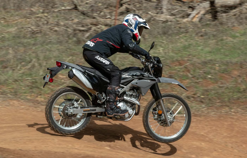 2023款川崎KLX230 详解，动力减震同时调整，对越野新手更为友好