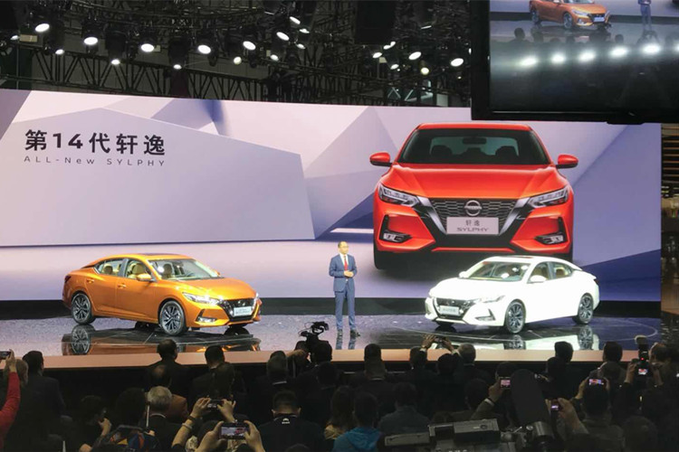 全新轩逸亮相上海车展，内外焕然一新，油耗低至4.9L
