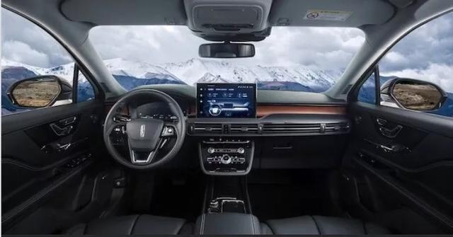 30万选SUV，空间大+配置够实用，林肯冒险家比宝马X1更值