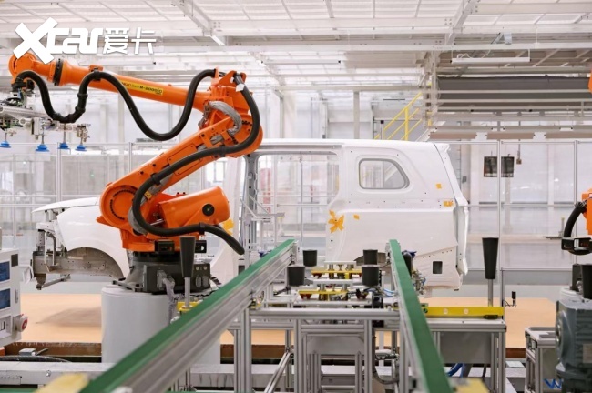 当华为数字工厂造商用车:向上V6是“新瓶装旧酒”还是“降维打击”?