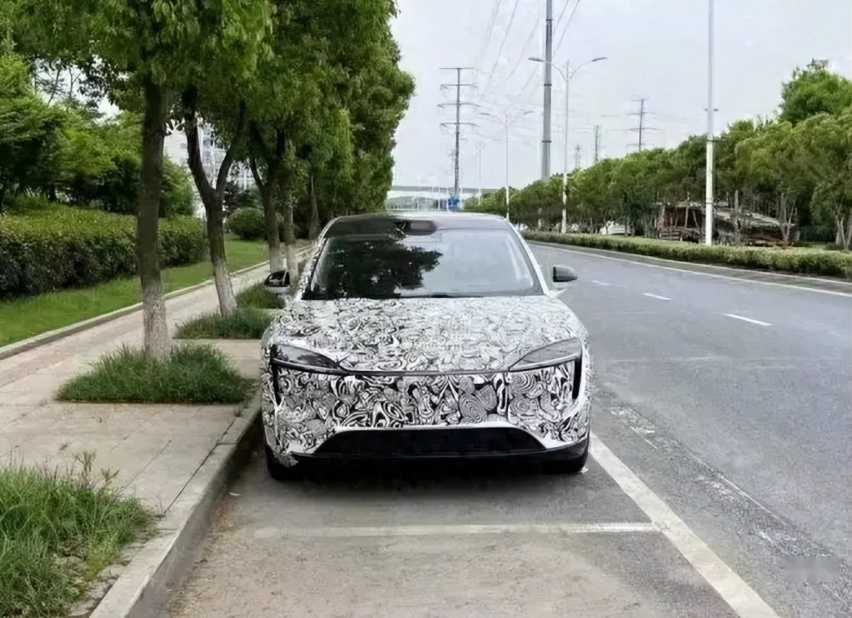 智界M6实车曝光！比特斯拉Model Y大，或售25万以上