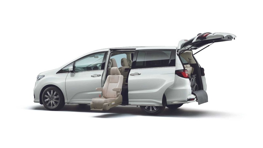 2021-honda-odyssey-japan-refresh-hatch-open-white.jpg