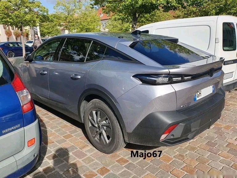 全新标致408X亮相 跨界车型 1.6T+8AT