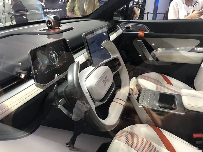 2020成都车展：造型大胆科幻，实拍爱驰U6 ion概念车