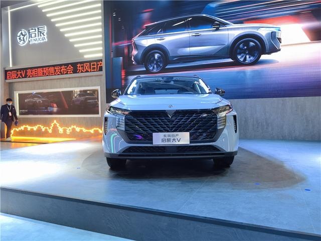 启辰成都车展上新车，取名“大V”有些怪，但造型真好看