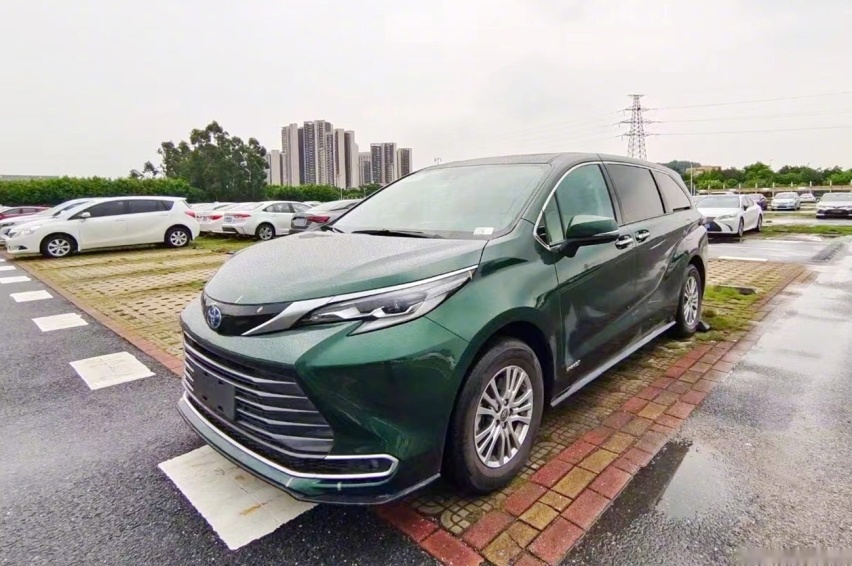 丰田赛那第二排座椅首曝光，三排能“躺平”！或27.68万起你买吗