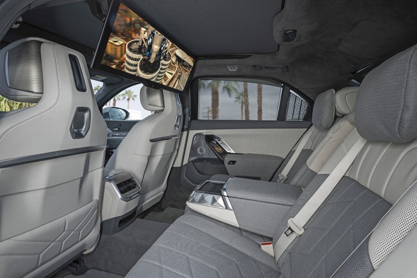 第七代：BMW i7 x Drive60