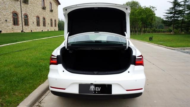 充电90分钟续航421km！抢先静态体验比亚迪全新秦EV