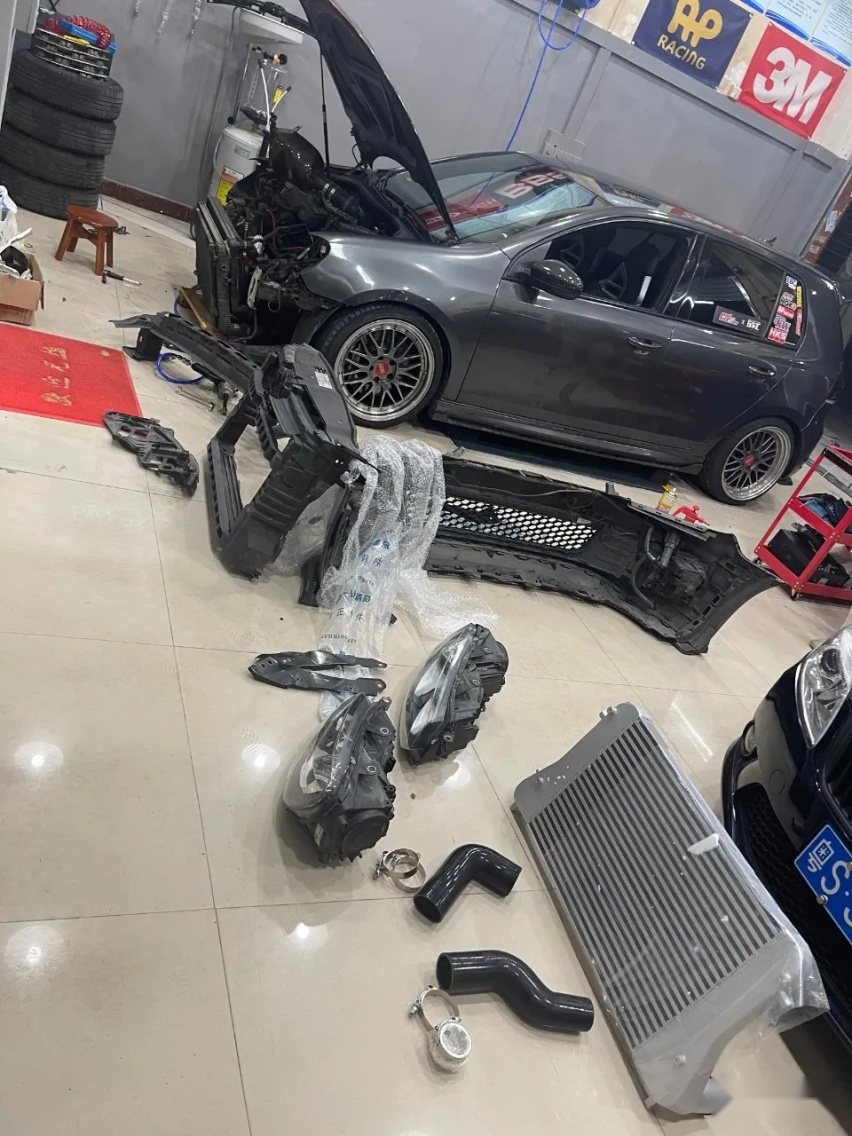 姿态与性能并存的6代高尔夫GTI，01年车主表示玩车很穷但很开心