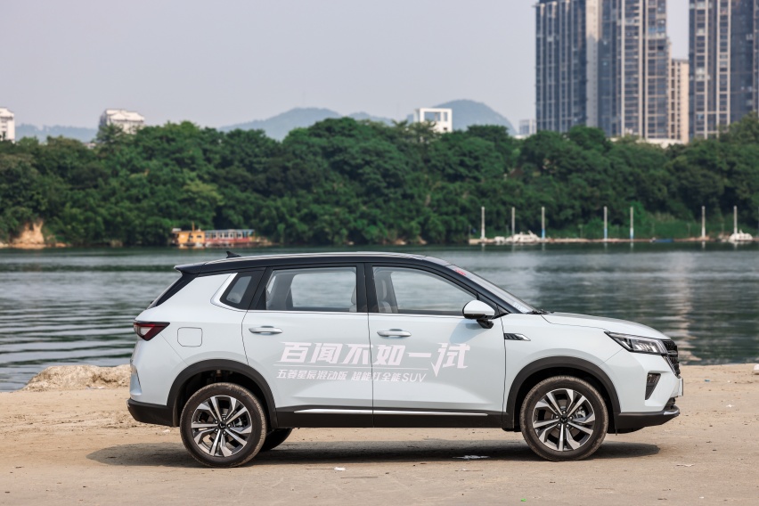 五菱星辰混动版体验 市区油耗实测低至5.2L/100km