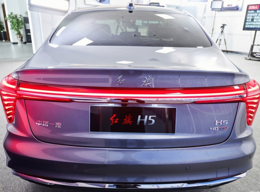 全新第二代红旗H5开启预售，起价17万，这是准备和雅阁正面竞争？