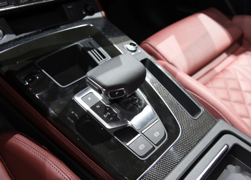 奥迪SUV玩轿跑风上瘾，Q5L Sportback帅在哪里