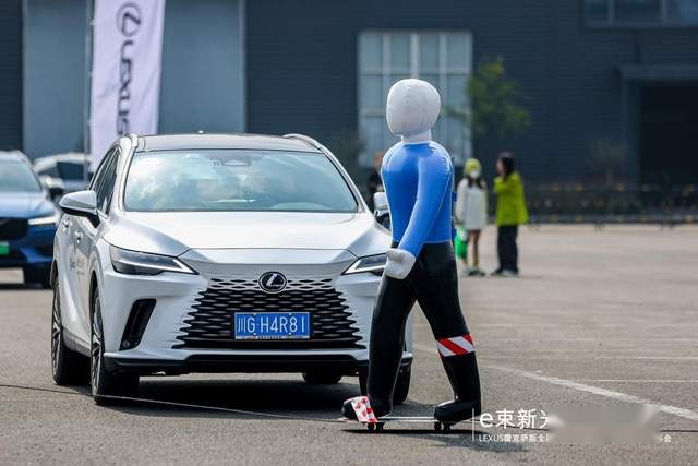 LEXUS雷克萨斯全新一代RX &全新RZ 成都上市